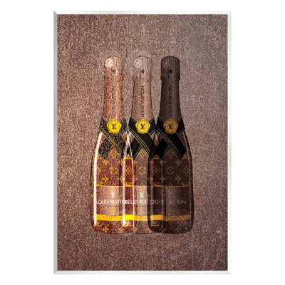 Art mural abstrait sur bouteilles de vin brun par Martina Pavlova