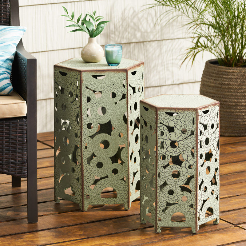 Table d'appoint Selva avec motifs complexes et aucun assemblage requis, parfaite pour ajouter de l'élégance à tout espace de vie
