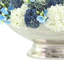 Hortensias et orpins disposés dans un vase en métal