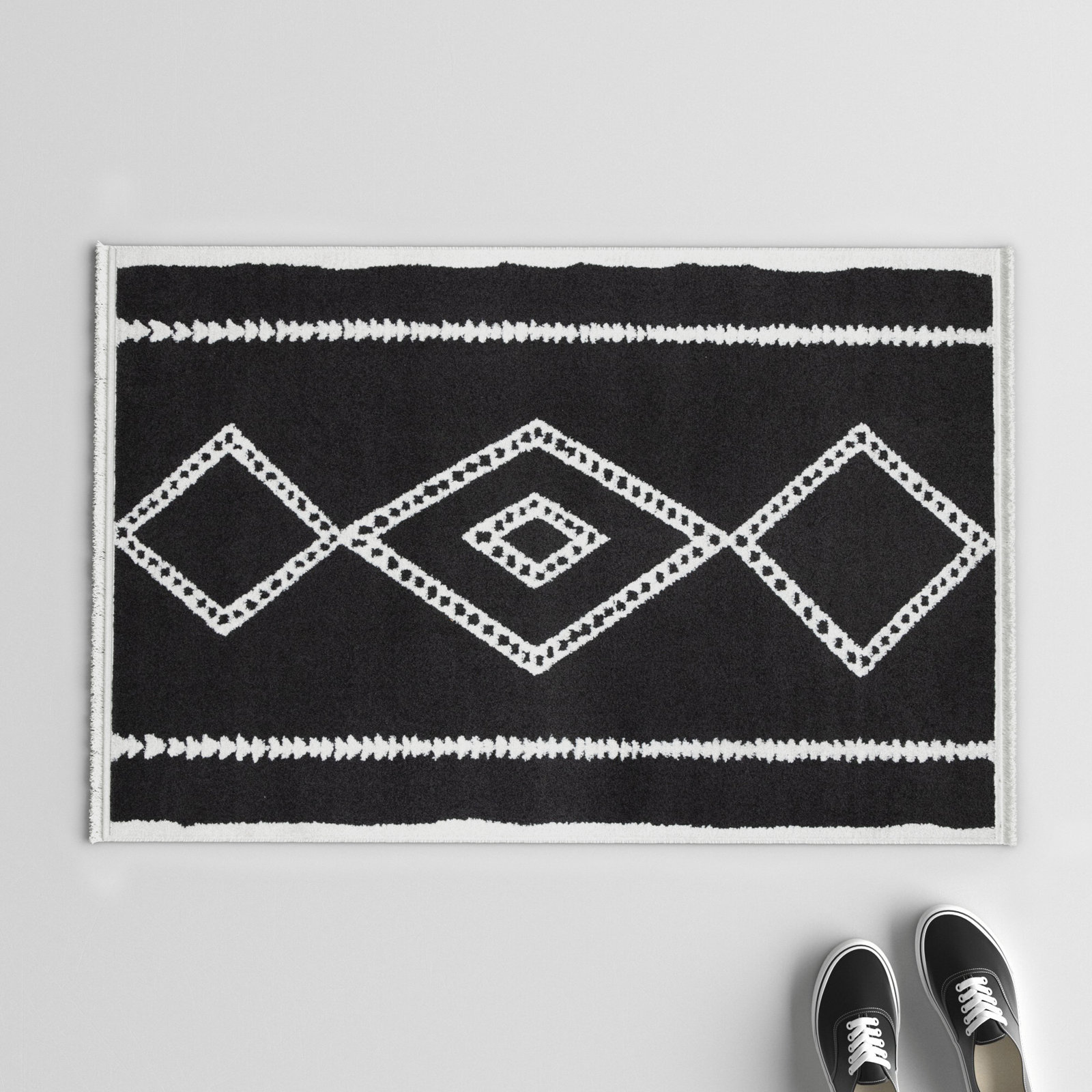 Lange Black White Southwestern Rug, Rectangle 3'3" x 5'
