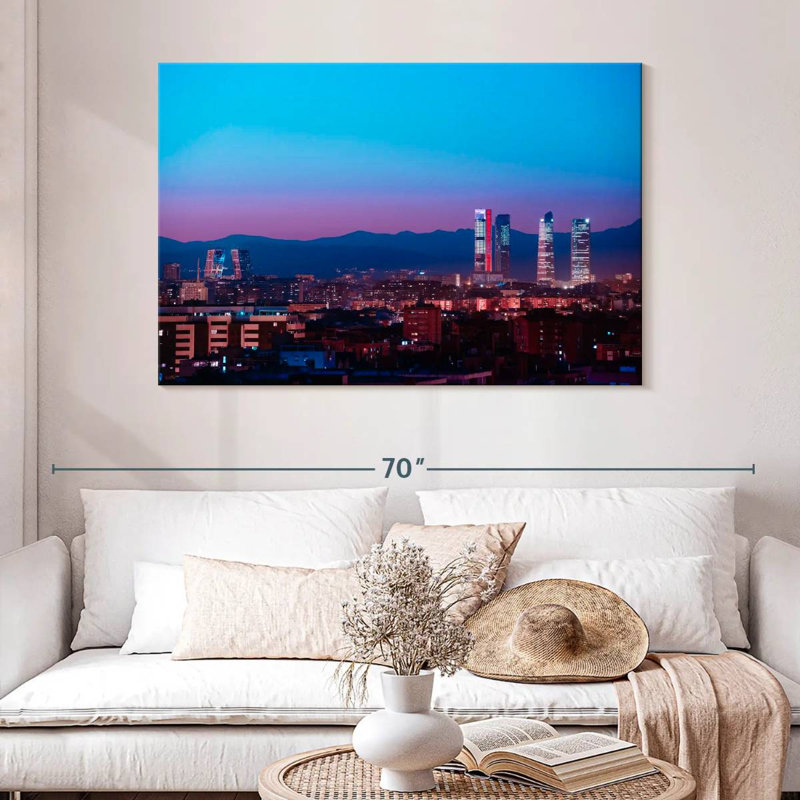 Horizon Cuatro Torres de Madrid, H 32 po x l 48 po