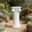 Colonne romaine blanche élégante de style grec antique de 1 pièce convenant à la décoration de jardin
