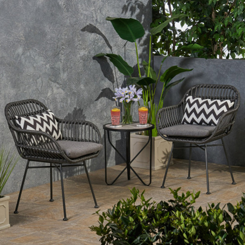 Chaises en faux rotin tissé avec coussins Rodney (ensemble de 2), Gris foncé / Noir