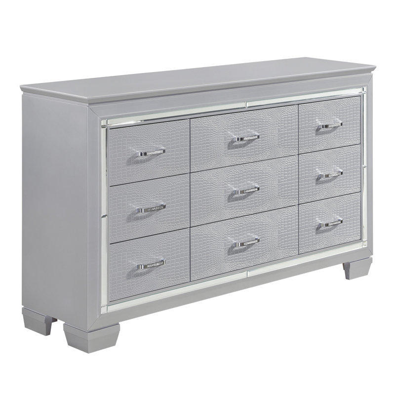 Commode Oscar 64 po L à 9 tiroirs avec motif alligator en relief, Argent