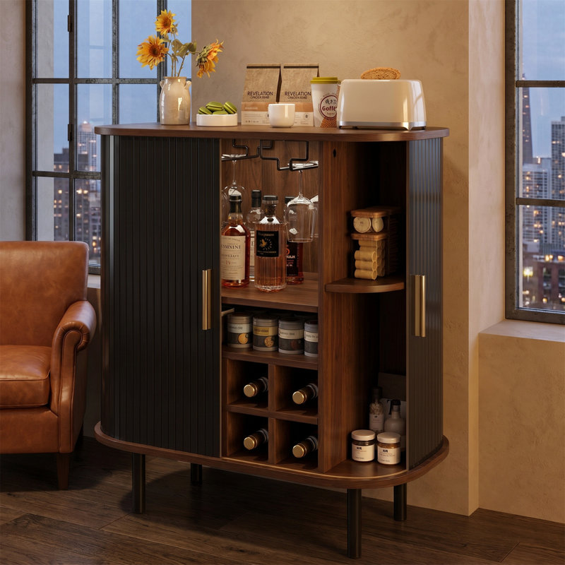 Armoire à vin de 28 pouces de style moderne avec un support pour 8 bouteilles, 5 tablettes réglables, 2 supports en verre et des portes coulissantes coulissantes