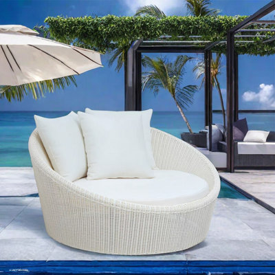 62.99'' Wide Circle Wicker Patio Daybed