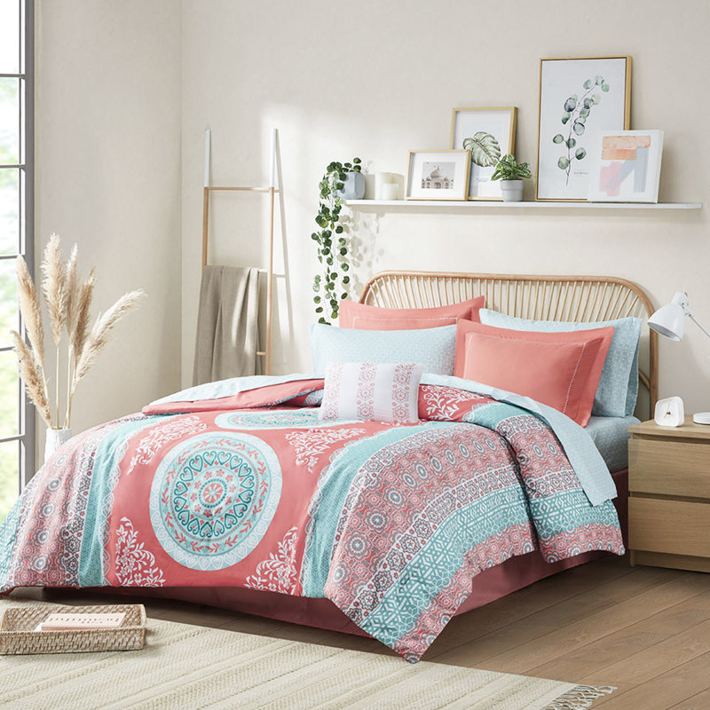 Grand lit corail avec draps, Grand édredon et 8 pièces supplémentaires, Corail