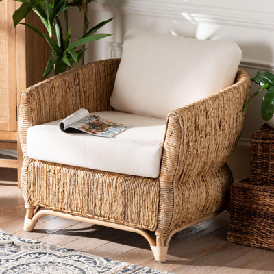 Fauteuil en rotin et en ruppie maritime avec coussins Bali & Pari Roma