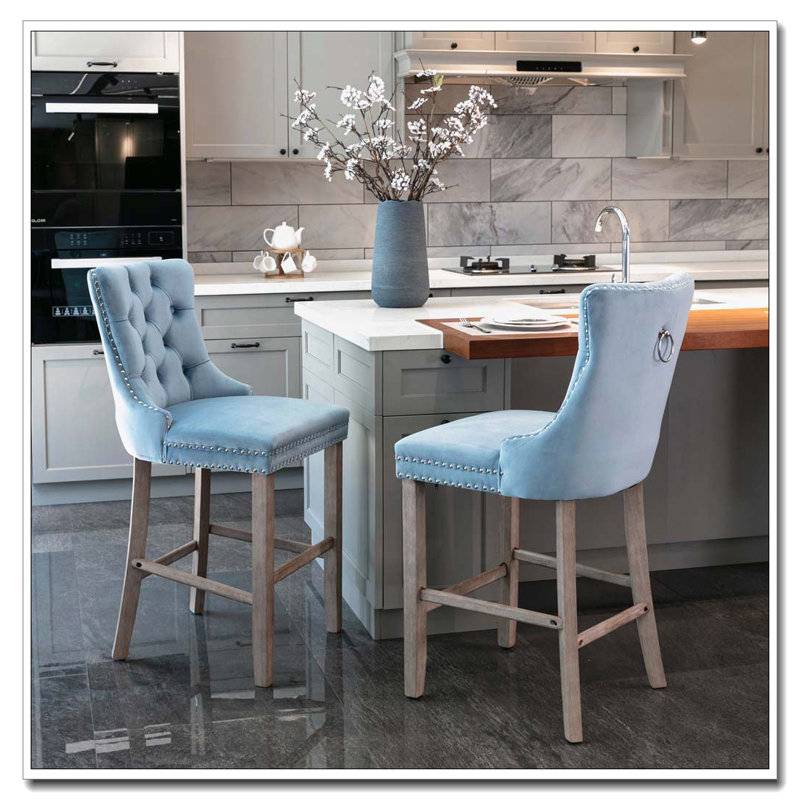 Tabourets de bar rembourrés en velours avec décoration capitonnée et pieds en bois, Bois, Bleu clair