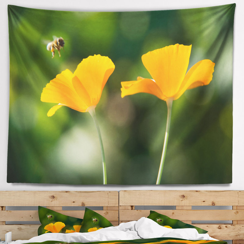 Tapisserie floral orange et abeille volante florale, H 78 po x l 92 po