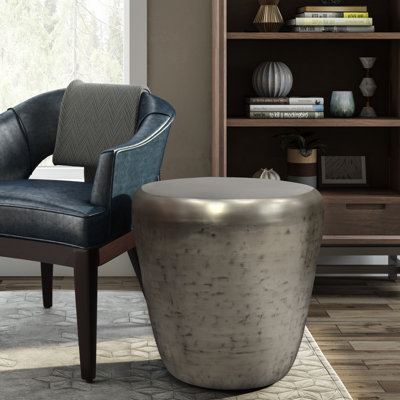 Table d'appoint ronde en métal avec finition texturée Garvy