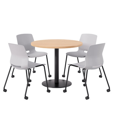 Ensemble repas pour quatre personnes