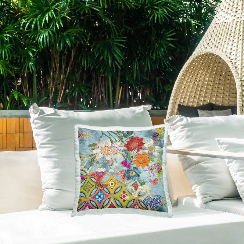 Coussin d'extérieur imprimé "Blue Hummingbird" Bold Florals par Sangita Bachelet