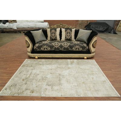 Tapis beige et doré intemporel pour rehausser les intérieurs 5 x 8
