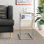 Table d'appoint en forme de C Flannagan ‑ comme table de bout ou table d'appoint pour les collations pour le salon ou la chambre à coucher en métal avec une apparence de similicuir et chrome