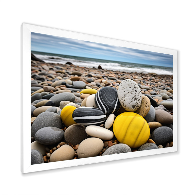 Coquillage jaune gris Alyosha sur la plage - plage de sable, H 12 po x l 20 po x P 1 po, Cadre simple blanc