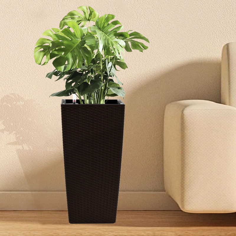 Jardinière brune de 22,6 pouces avec arrosage automatique et jardinage moderne
