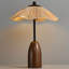Petite lampe de table moderne en bois massif brun et métal avec abat-jour en rotin pour le salon de la chambre à coucher, ampoule incluse