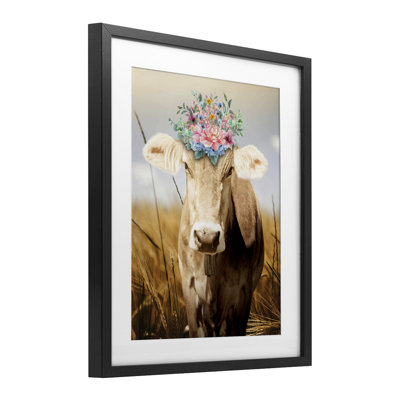 «Chatty Belle Cow with Florals», reproduction encadrée sous verre, conception de Marcus Prime