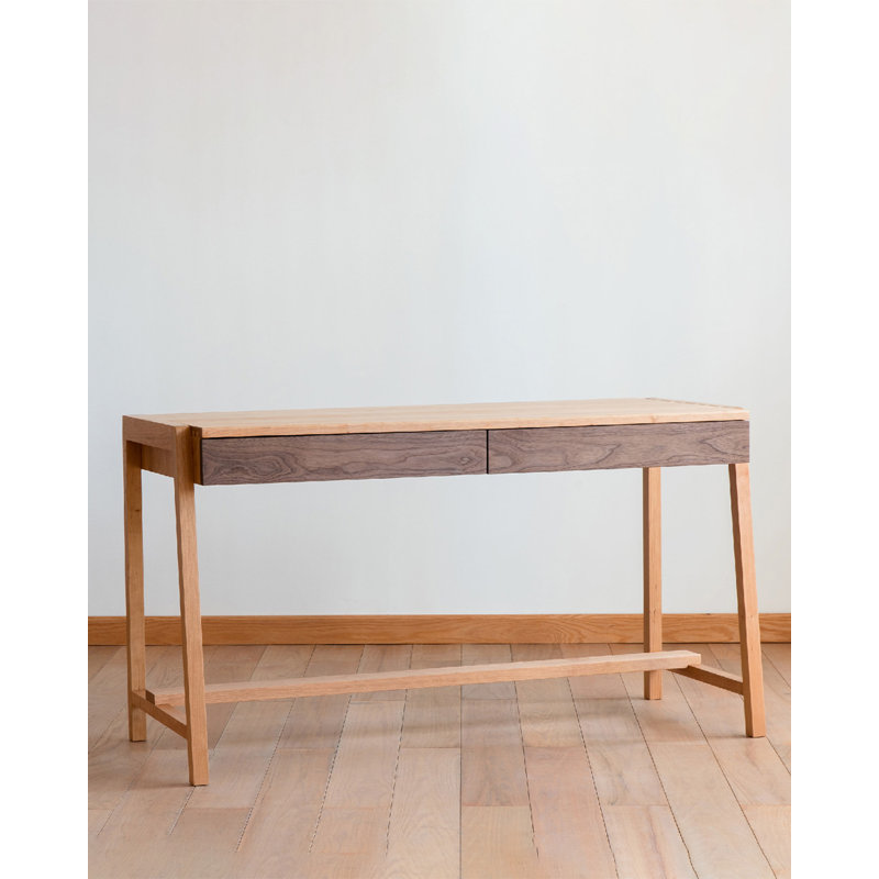 Bureau en bois de cerisier avec tiroirs en noyer