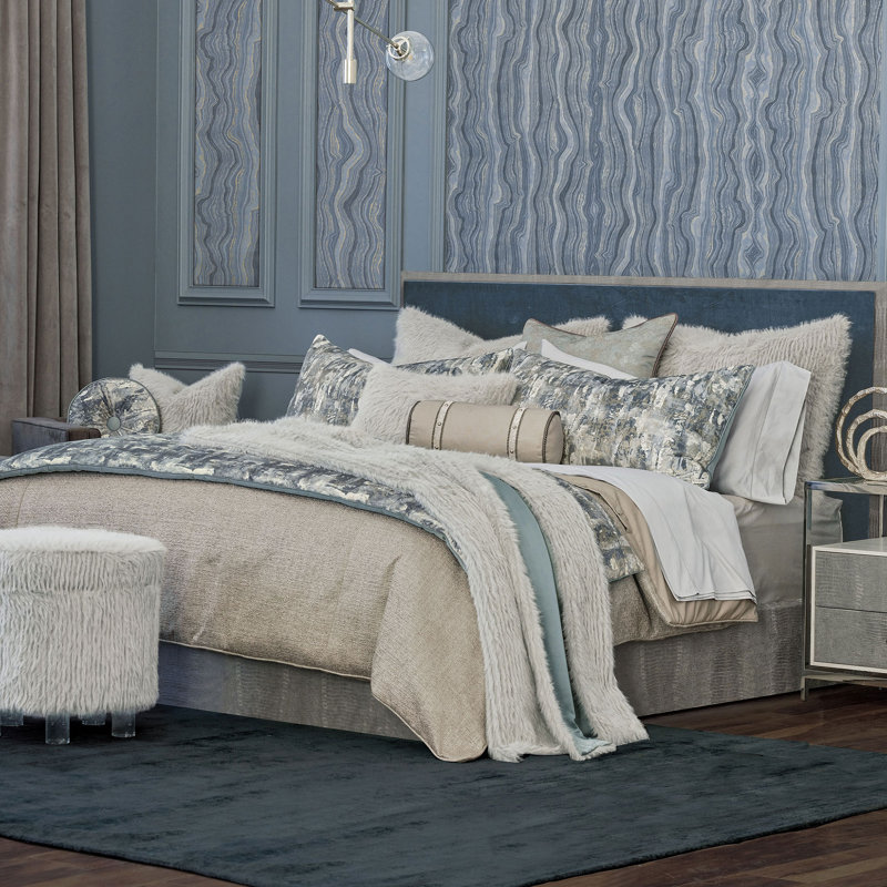 Zeylin Faux Fur Throw