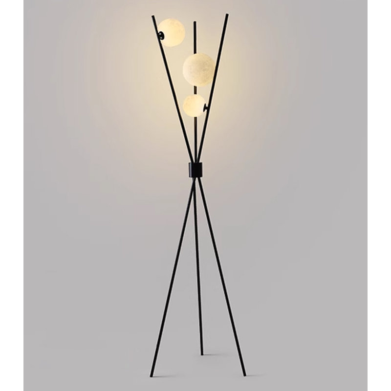 Élégante lampe sur pied à mât croisé avec abat-jour sphériques