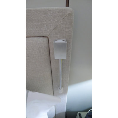 Gyeong Plug in Left Orientation Wall Mount