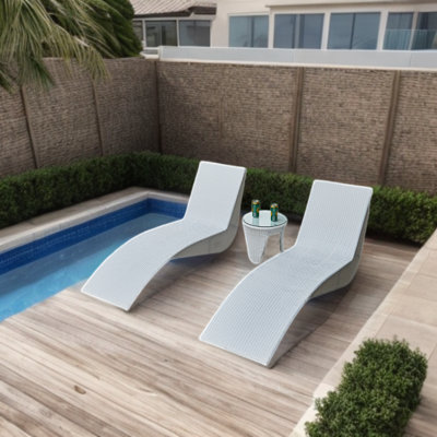 Chaise longue en rotin pour l'extérieur