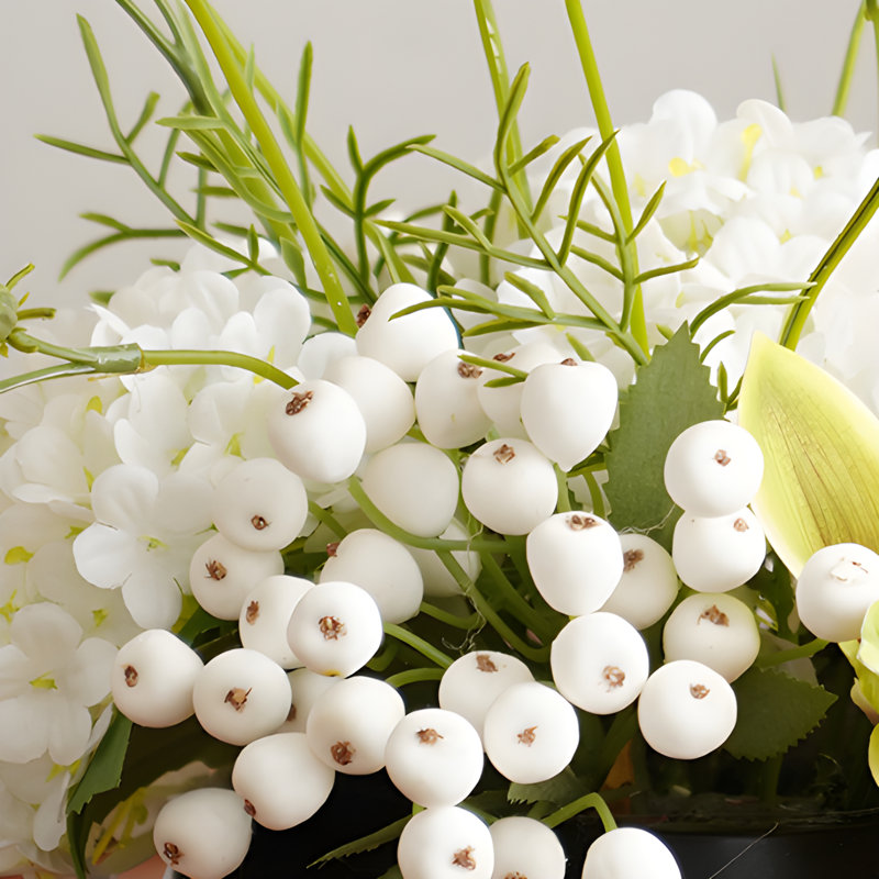 Ornements de fleurs simulées