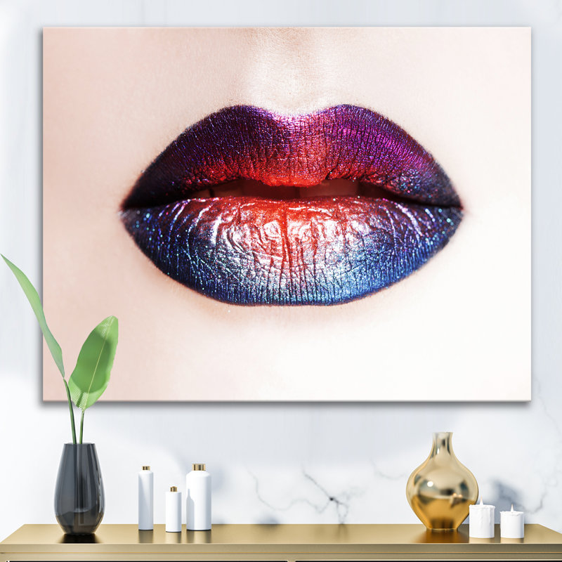 «Women Lips with Bright Multicolored Rouge à lèvres», photographie sur toile, Toile tendue, H 24 po x l 32 po x P 1 po