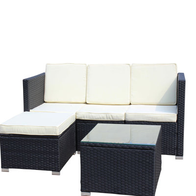 Aménagement d'extérieur: PE, coussins beiges, mobilier de table et coussins