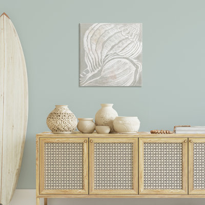 «Beige Conch» par Carol Robinson