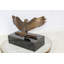 Sculpture Nifao Majestic American Eagle en bronze avec bouclier - fonte à la cire perdue, finition patinée classique, montée sur une base en marbre - symbole de force, de liberté, de patriotisme et d'honneur 20 x 8 po x 14 po