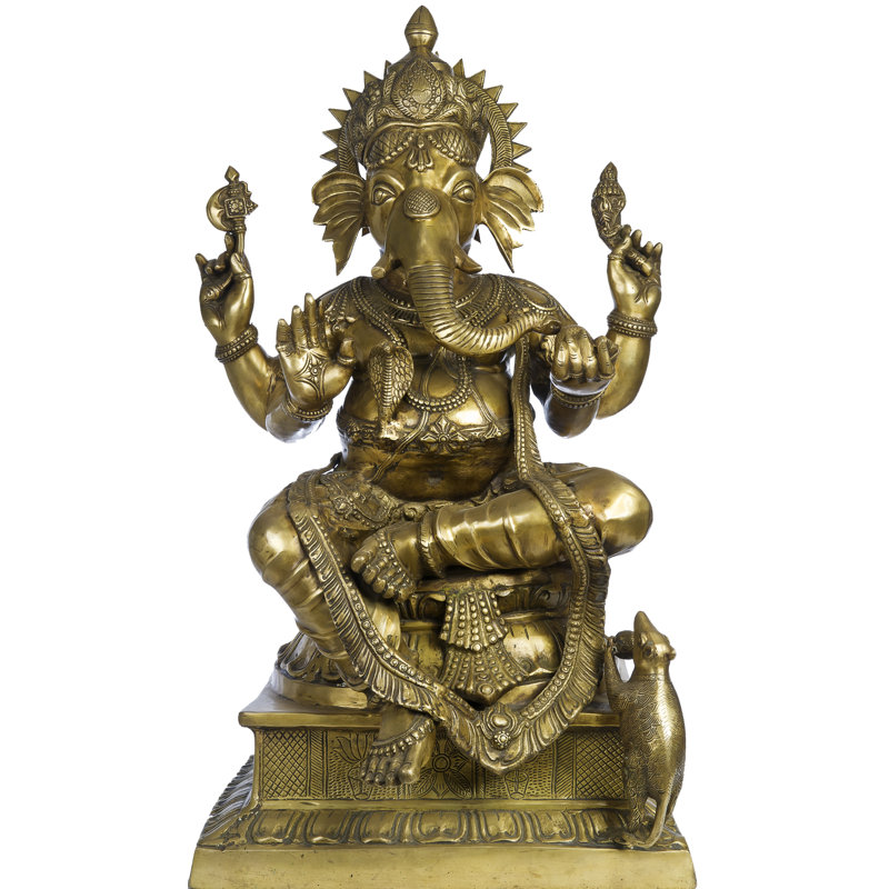 Ganesha à quatre bras de grande taille assis à Lalitasana