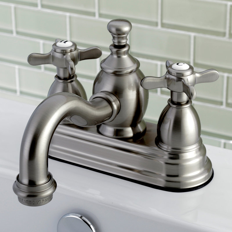 Robinet de salle de bain central à 4 trous à 3 poignées et fixation sur le comptoir avec laiton escamotable Kingston