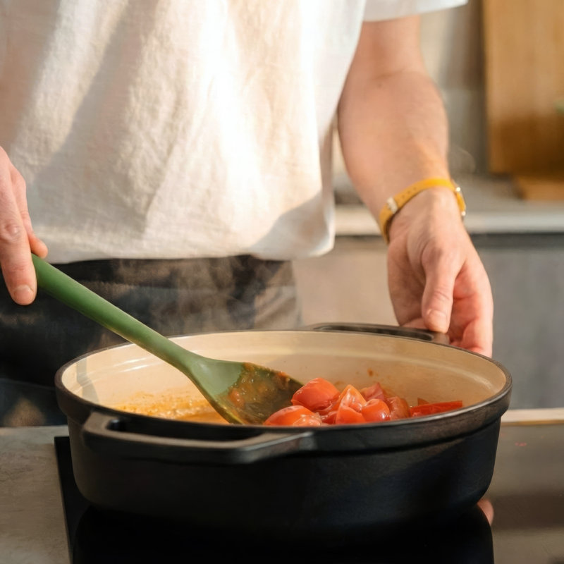 Commichef Lightweight Cast Iron 3L Enamelled Cast Iron Dutch Oven, 3, Black