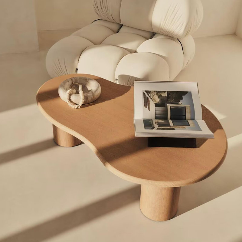 Table basse en bois de frêne massif avec pieds hauts robustes