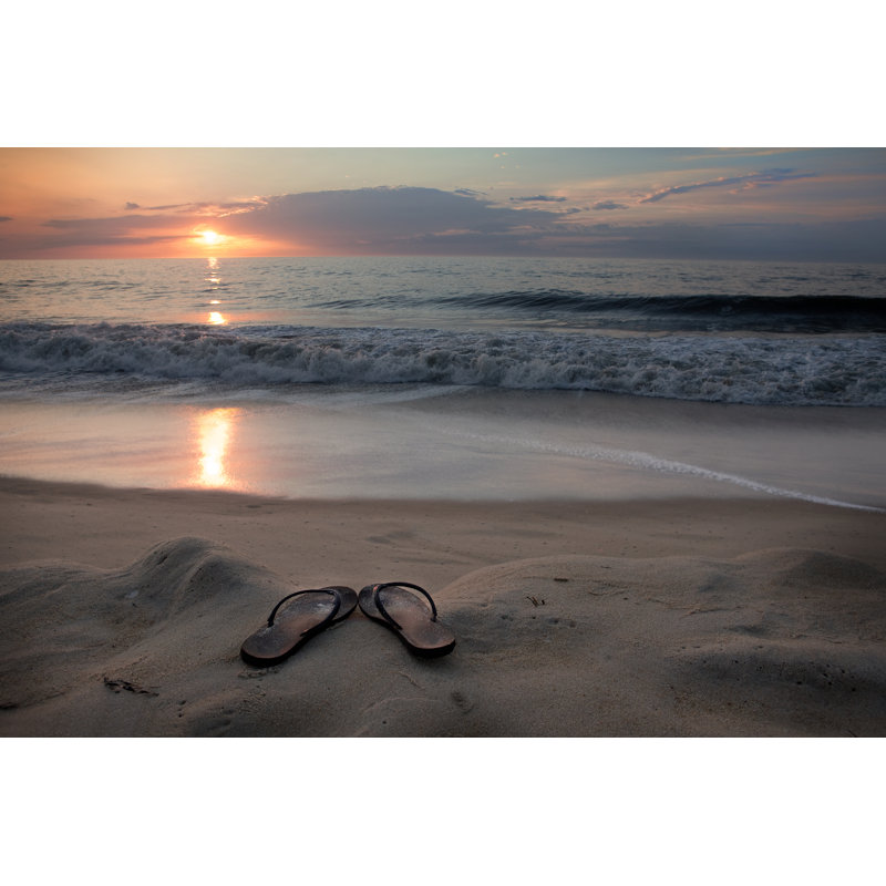 Tongs sur la plage de Sdominick, H 20 po x l 30 po