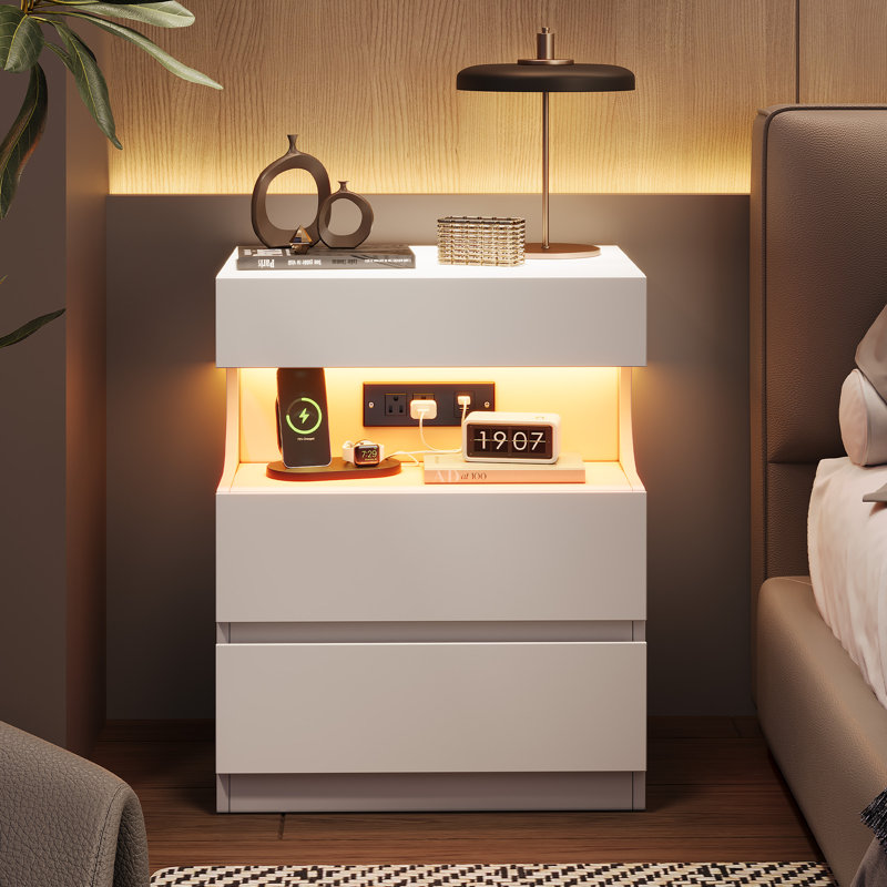 Table de chevet blanche avec lumière DEL contrôlée par l'application, table de chevet moderne avec station de charge, table de bout à 3 tiroirs avec ports et prises USB, tablette ouverte en U, table de chevet blanche pour la chambre à coucher