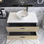 Meuble-lavabo autoportant moderne en chêne naturel rayé avec lavabo en céramique