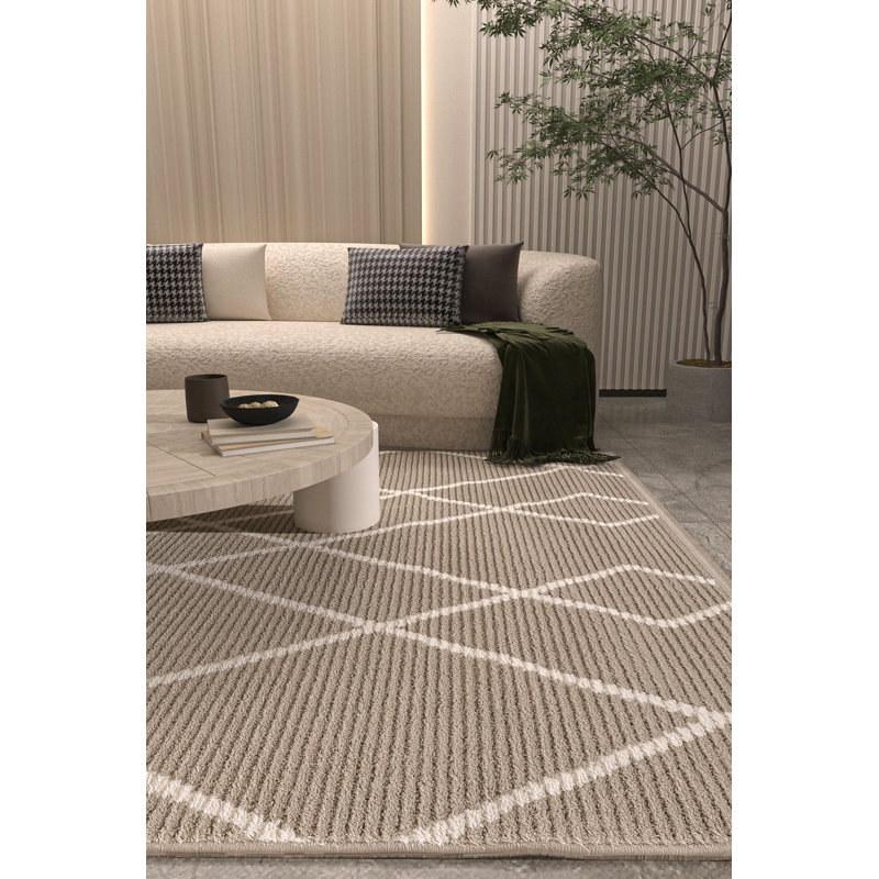 Adilenne Machine Made Indoor / Outdoor Area Rug, Rectangle 5'3" x 8'2"