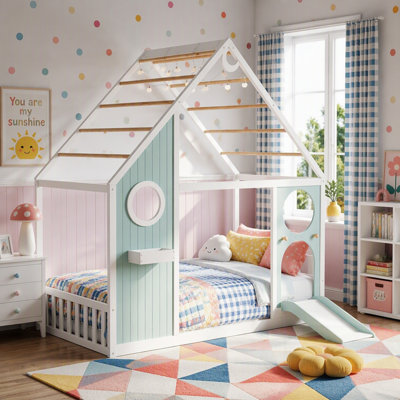 Lit maison avec glissade, bande lumineuse en boule, conception de maison de jeu en bois, panneau avant, mobilier de chambre amusant et élégant