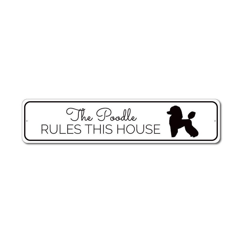 Plaque en aluminium «Poodle Rules This House», H 6 po x l 24 po x P 0,06 po
