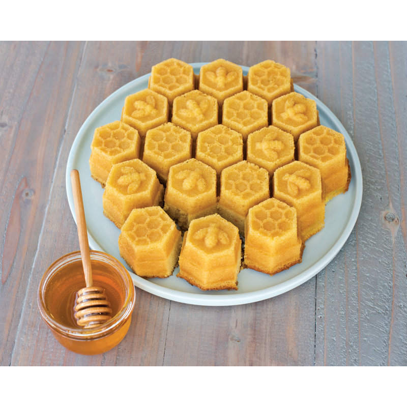Nordic Ware Non-Stick Novelty Honeycomb Pull Apart Pan, Gold