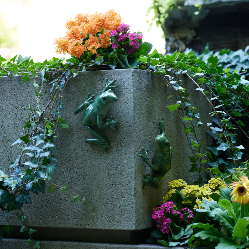 Stone Garden Frog Wall Accent