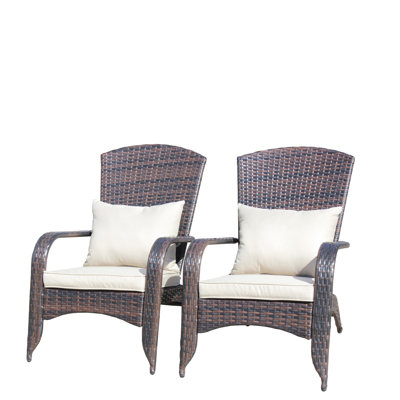 Chaise de patio avec coussins de siège moelleux. Spacieux et élégant. L 24,72 po x P 34,5 po. Tissu éponge. Coussin beige pour un look moderne et confortable. 34,5H. Coussin en éponge. Assemblage requis