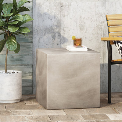 Charmante table d'appoint d'extérieur en béton léger au design moderne