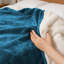 Couverture réversible en sherpa et en fausse fourrure-124426227-124426236
