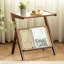 Table basse en verre avec table de chevet intégrée, marron, pratique et élégante pour les petits espaces de salon, grand espace de rangement grâce à son extrémité marron et son compartiment de chevet.
