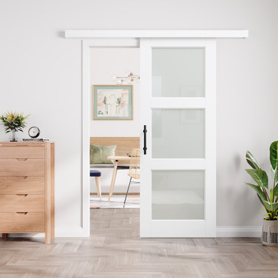 Porte de grange coulissante à rail dissimulé avec 3 portes en verre givré apprêté blanc avec poignée double face noire (aucun assemblage requis)